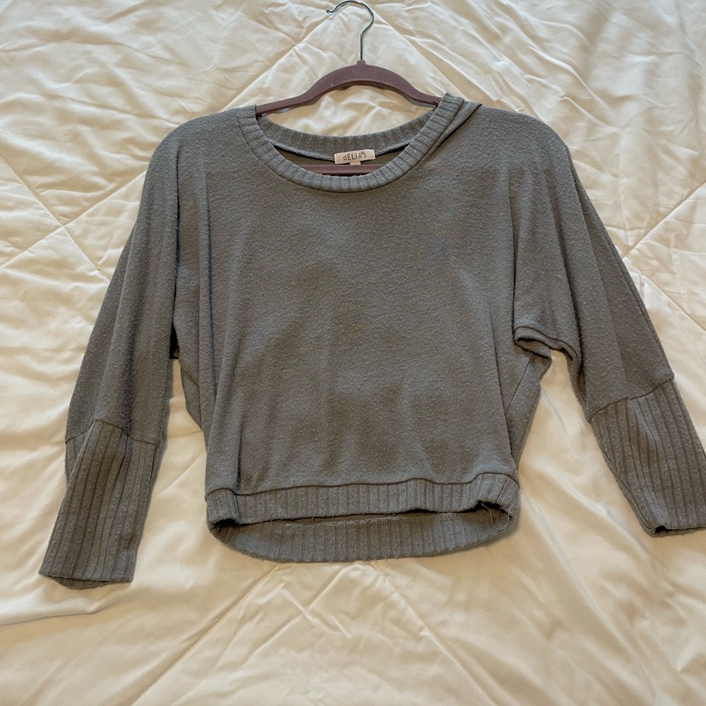 Cropped grey sweater